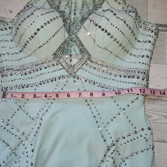 Cachet NWT Glamorous Jeweled Jersey Gown with Cutouts Color Mint Size 2 - Picture 13 of 15